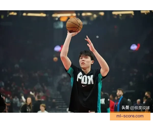 开拓者全家福定格克林根C位杨瀚森紧随昔日老大角落利拉德